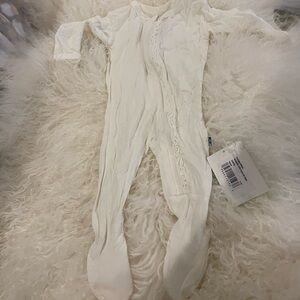 Kickee Pants Solid Muffin Ruffle Footie with Zipper 0-3 mo